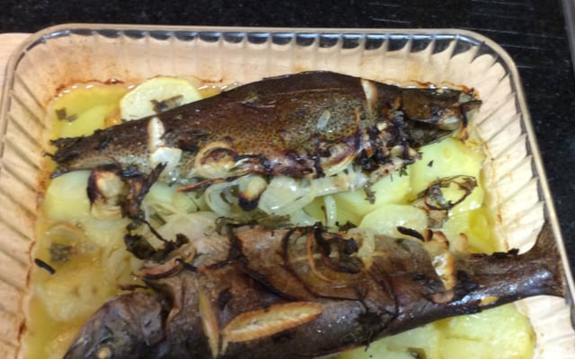 Truta assada à moda mineira