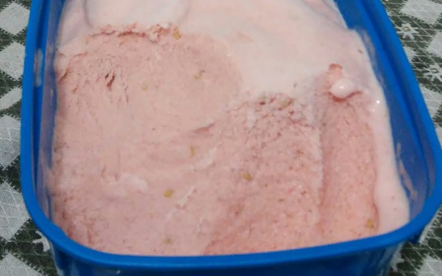 Sorvete de goiaba de massa caseiro