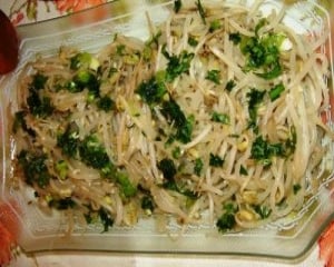 Broto de feijão refogado