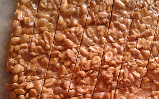 Pé de moleque caseiro da Márcia