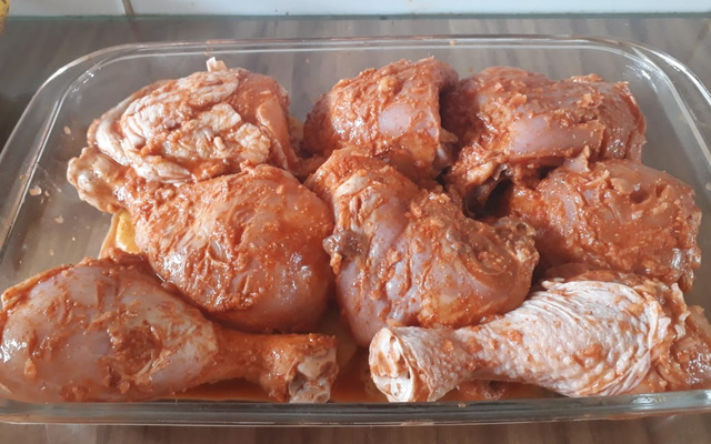 Coxa e Sobrecoxa de Frango ao Forno com Limão e Batata