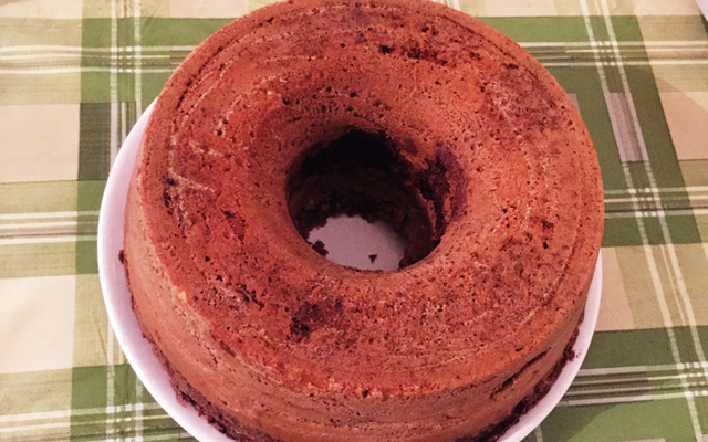 Bolo de Liquidificador com Calda de Coco