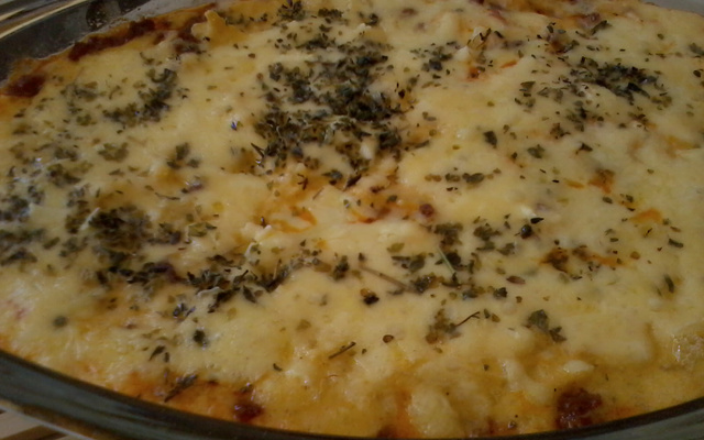 Escondidinho à bolonhesa com creme branco