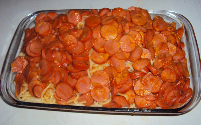 Macarrão com molho de salsicha