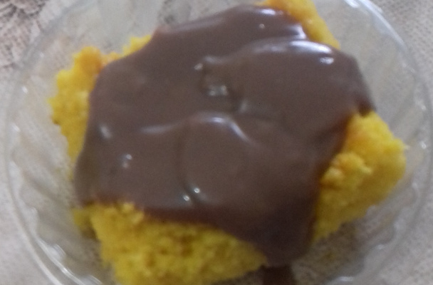 Bolo de cenoura com cardamomo