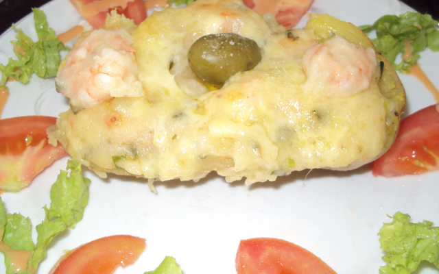 Batatas recheadas com moqueca de camarão