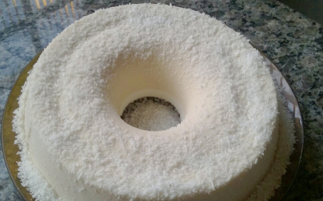 Pudim de maria-mole de coco