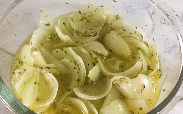 Salada de cebola sem acidez e gosto de cebola