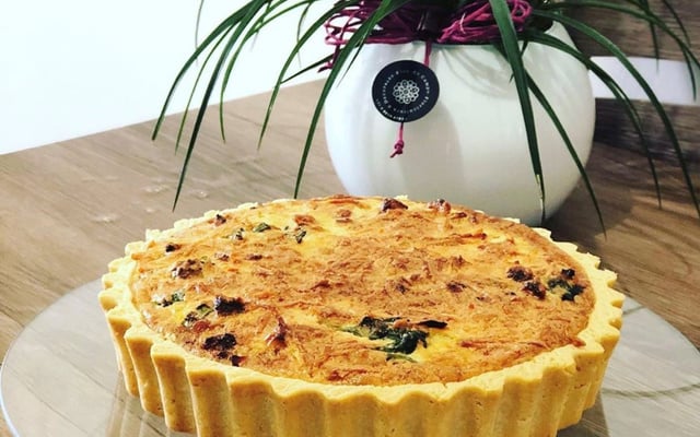 Quiche Franbacon de espinafre com alho poró