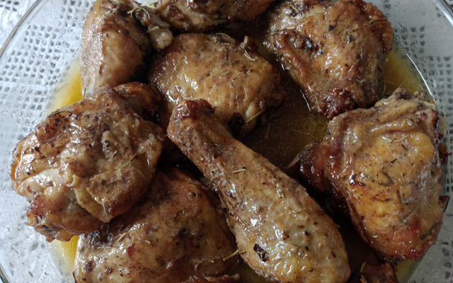 Coxa com sobrecoxa ao molho de laranja