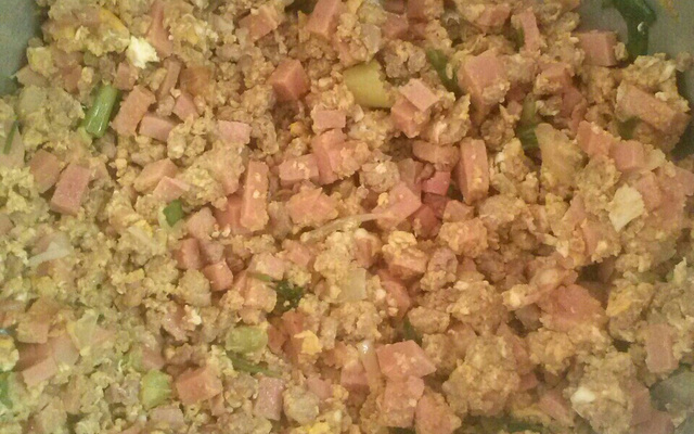 Miudinho de mortadela com carne moída