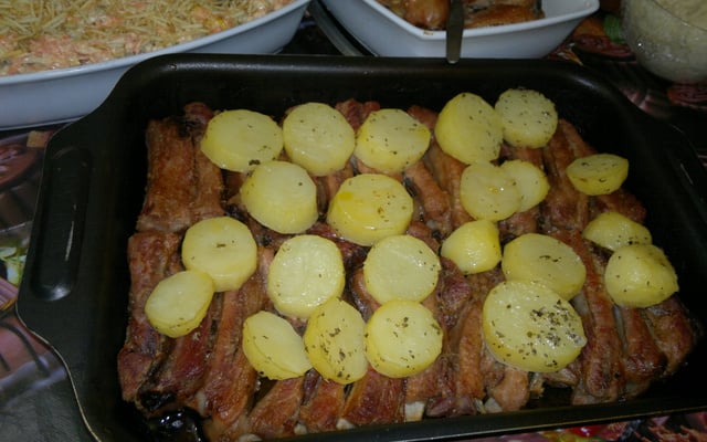 Costelas com batata no forno