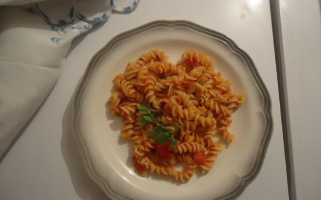 Macarrão de tomate e azeitona