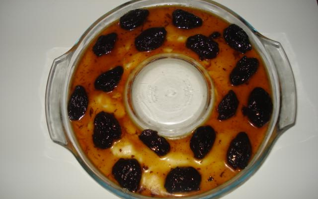 Manjar com coco e ameixa preta