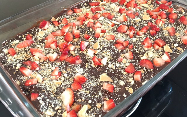 Pavê de creme de avelã com morango