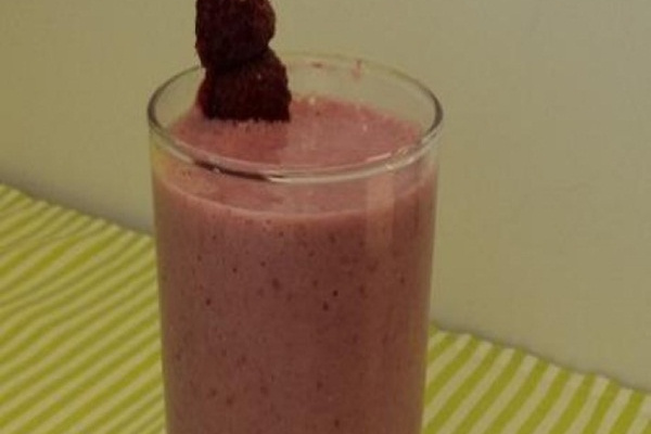 Vitamina de Ades com frutas e aveia