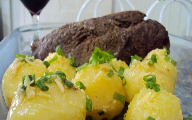 Alcatra alho e óleo com batatas gratinadas