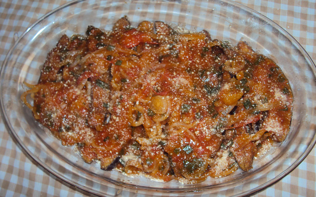 Berinjela à milanesa com molho de tomate