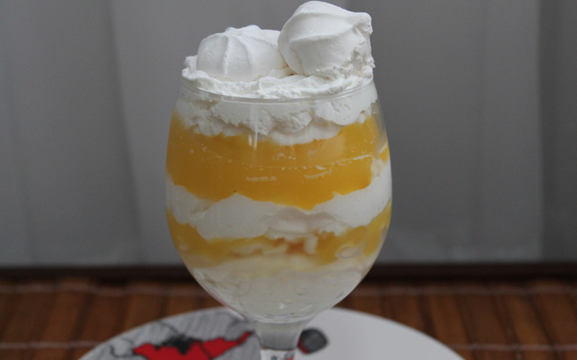 Suspiros com creme de maracujá