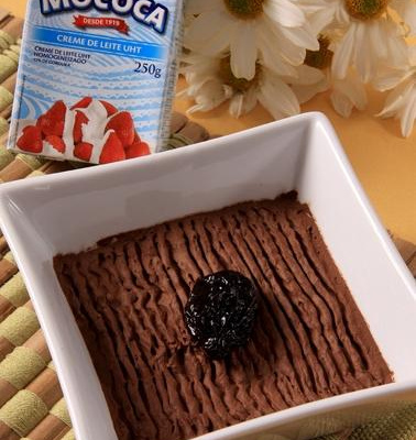 Mousse de ameixa preta com chocolate