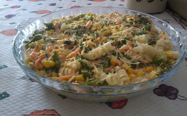 Macarrão com brócolis ao molho branco