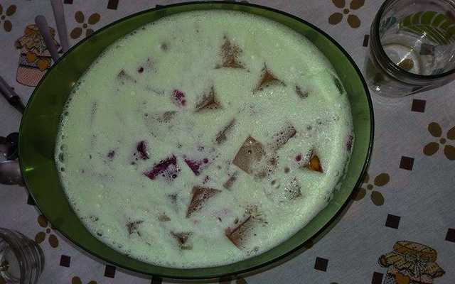 Gelatina colorida com creme