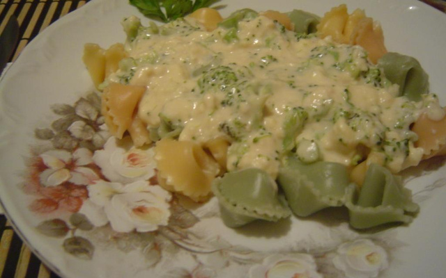 Tortelini com brócolis