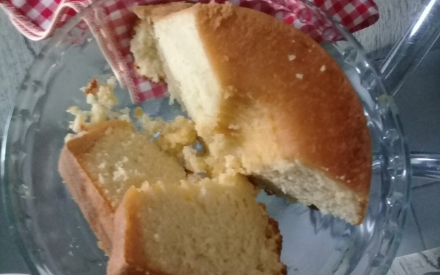 Bolo de coco com leite condensado