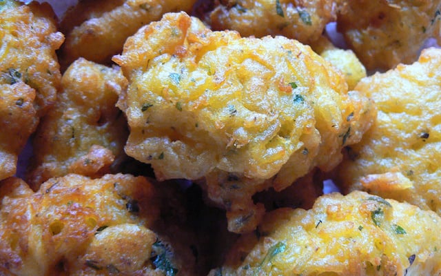 Bolinho de arroz com queijo