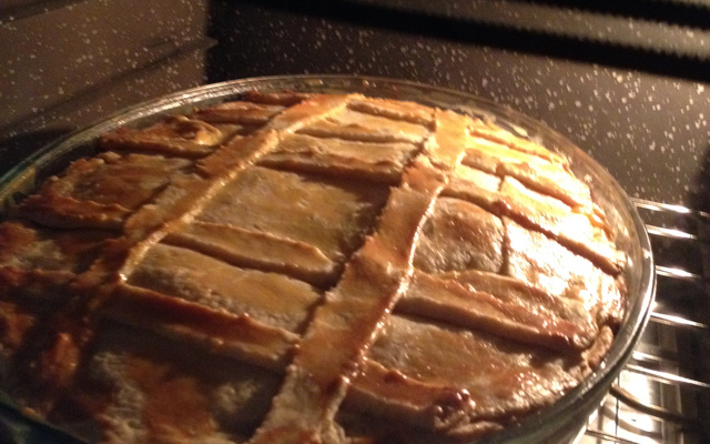 Torta de frango com creme de leite e mussarela
