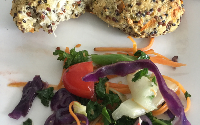 Bolinho de frango e quinoa
