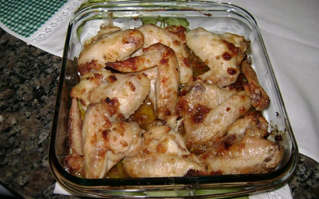 Asa de frango com creme de cebola