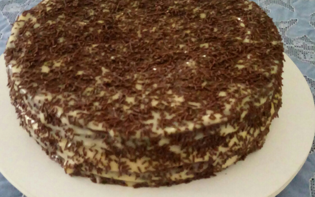 Torta de chocolate com recheio branco