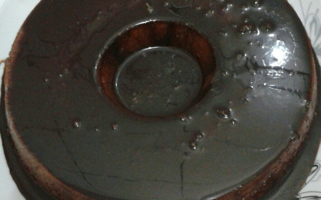 Pudim com calda de chocolate