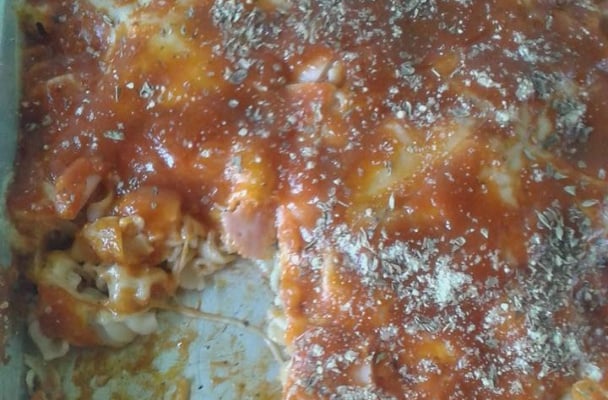 Macarrão de forno com presunto e queijo