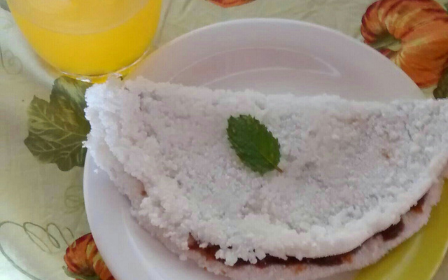 Tapioca de brigadeiro com morango