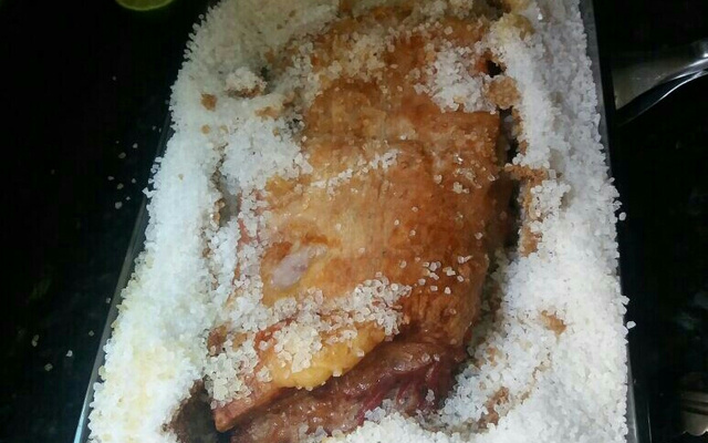 Costela de porco na pedra