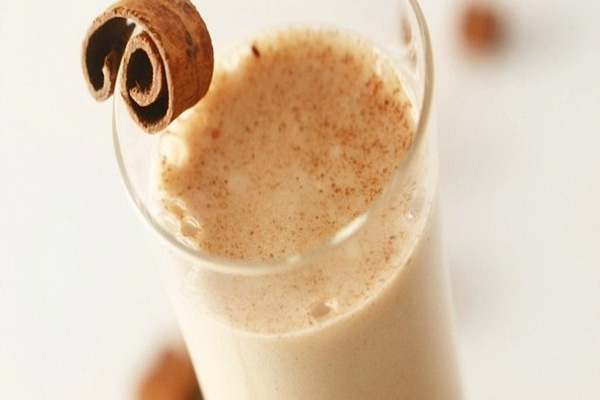 Vitamina de Ades banana com canela e mel