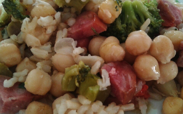Risoto com calabresa e grão de bico