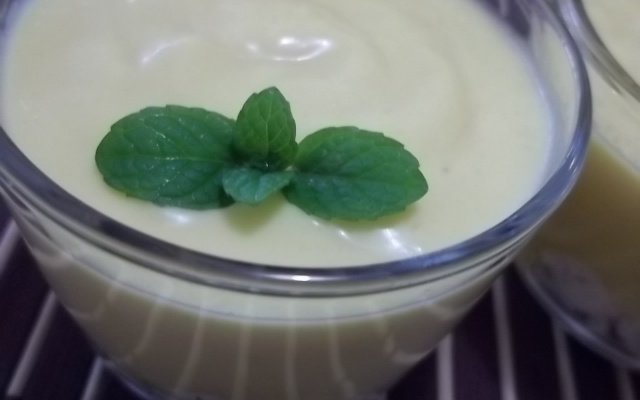 Suspiros com creme de manga