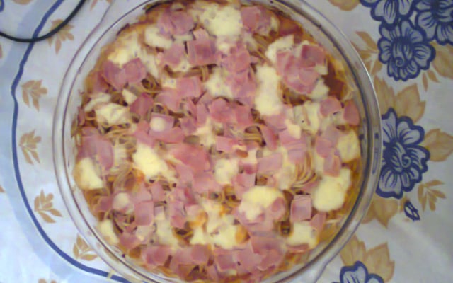 Macarrão com presunto e mussarela