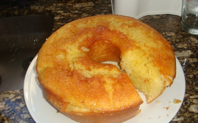 Bolo úmido de laranja