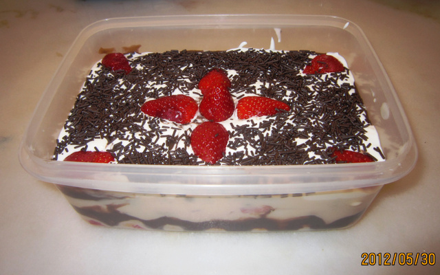 Pavê de morango com chocolate