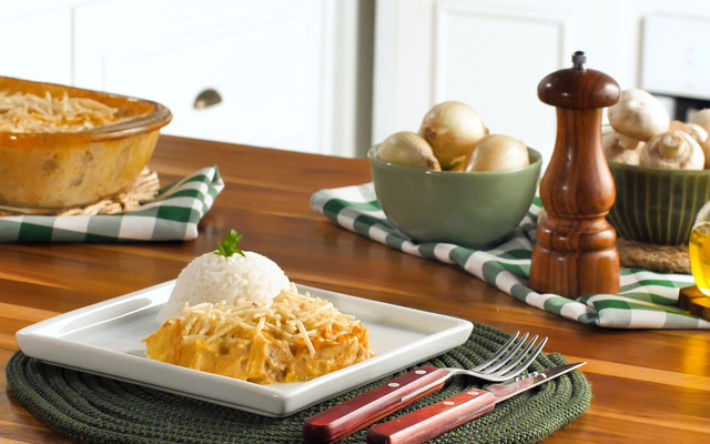 Escondidinho de estrogonofe