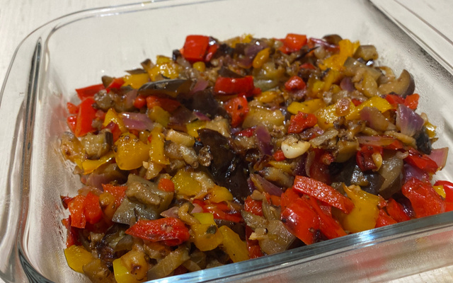 Salada de berinjela e pimentão