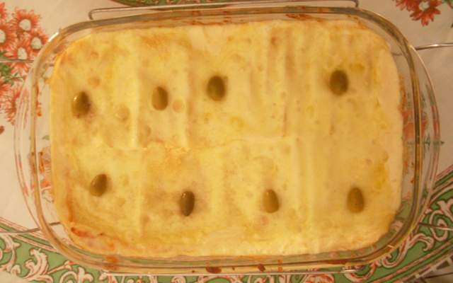 Lasanha de queijo e presunto ao molho branco