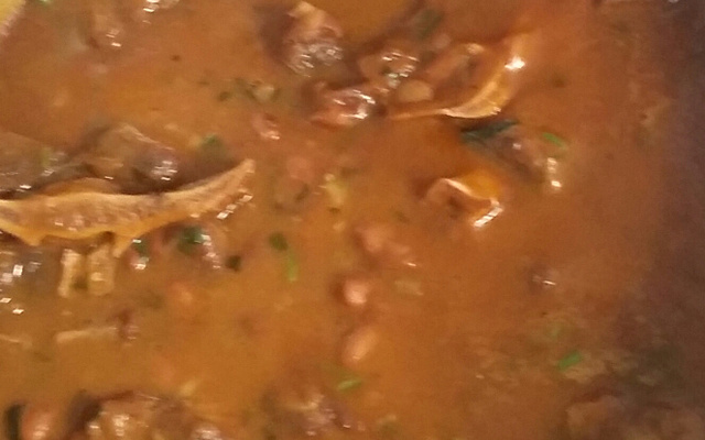 Rabada de boi com feijão manteiga