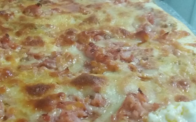 Lasanha com molho branco e bolonhesa