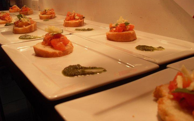Bruschetta com molho pesto