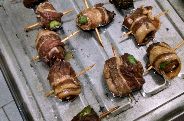 Espetinhos de quiabo